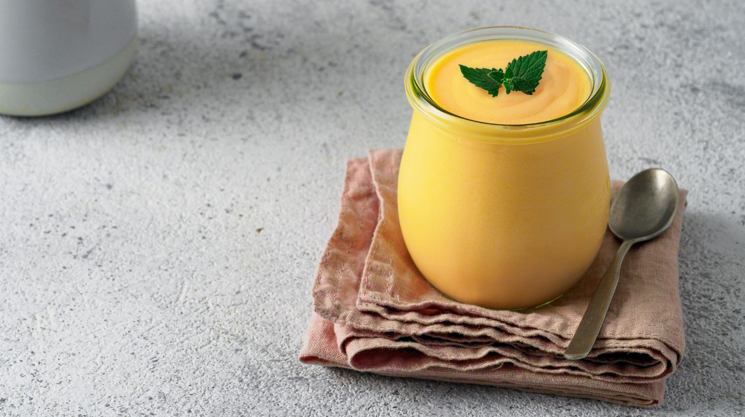 Gelber Mango-Kurkuma-Smoothie