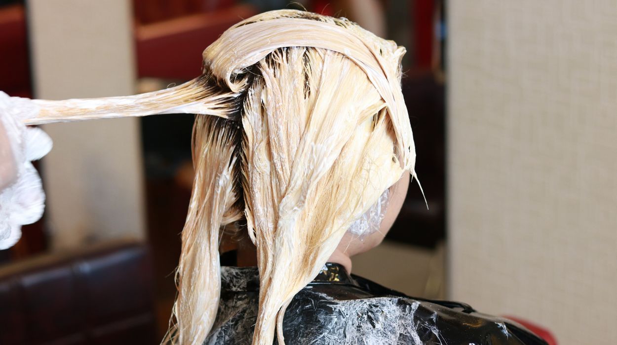 Benefits Of Bleaching Hair While It's Wet