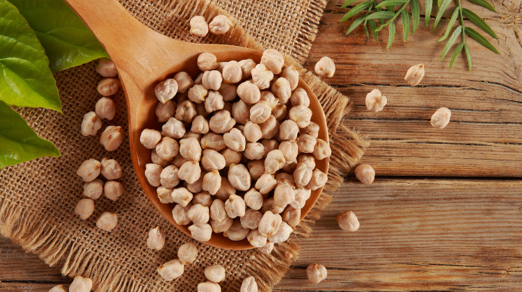 6 Benefits of Chickpeas 2023: Nutritional Value, Risks & How to Eat